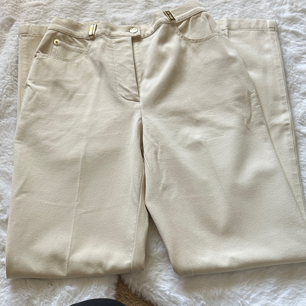St John sport jeans with Gold Accents